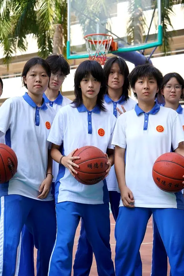 气逐渐在校, 篮球联赛, 她明白 气逐渐在校, 篮球联赛, 她明白