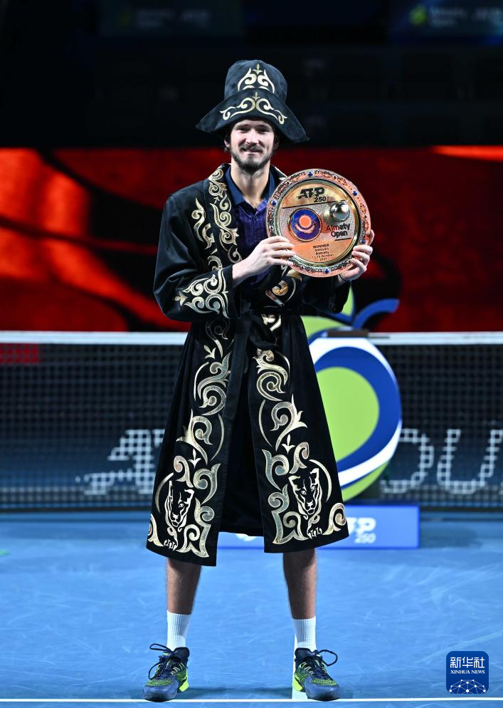 梅德韦杰夫, AA, 梅德韦杰夫